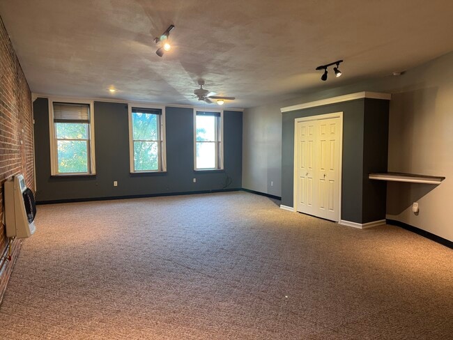 171 W 1st St, Unit Apt 1 in Oswego, NY - Building Photo - Building Photo
