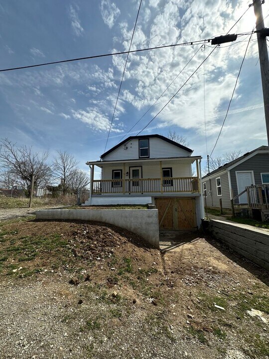 81 Woodrow St in Hamilton, OH - Building Photo