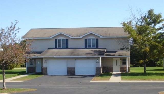 Hickory Drive and Pinecrest Apartments in Plover, WI - Foto de edificio - Building Photo