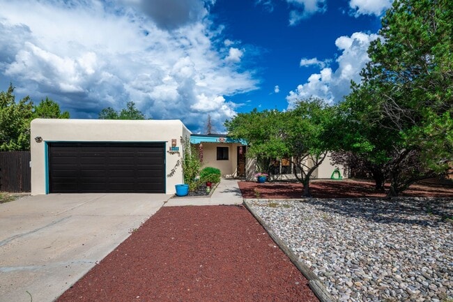 2803 Calle Dulcinea in Santa Fe, NM - Building Photo - Building Photo