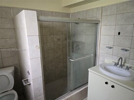 840 NE 124th St in North Miami, FL - Building Photo