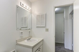 Elkhart Green Apartments in Elkhart, IN - Building Photo - Building Photo