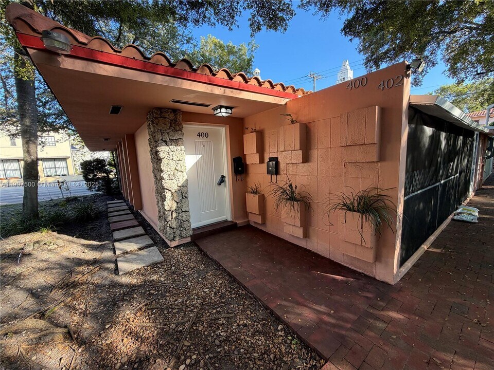 400 Minorca Ave in Coral Gables, FL - Building Photo