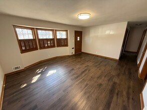 8114 Hardy Ave in Raytown, MO - Building Photo - Building Photo