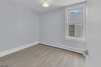 215 Delaware St, Unit 6 in Elizabeth, NJ - Building Photo - Building Photo