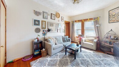 40 Mozart St in Boston, MA - Foto de edificio - Building Photo