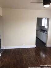 614 E Dewey Pl in San Antonio, TX - Building Photo - Building Photo