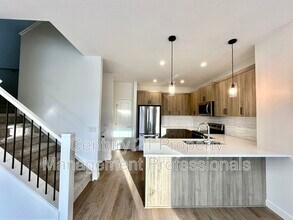 2919 Coughlan Green SW in Edmonton, AB - Building Photo - Building Photo