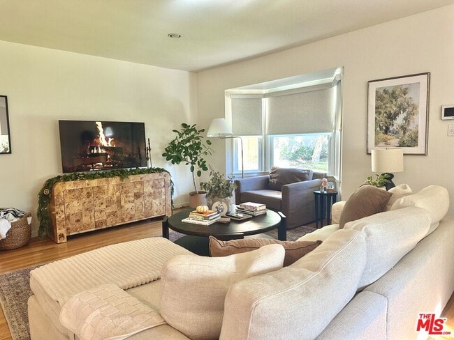 1107 S Bundy Dr in Los Angeles, CA - Building Photo - Building Photo