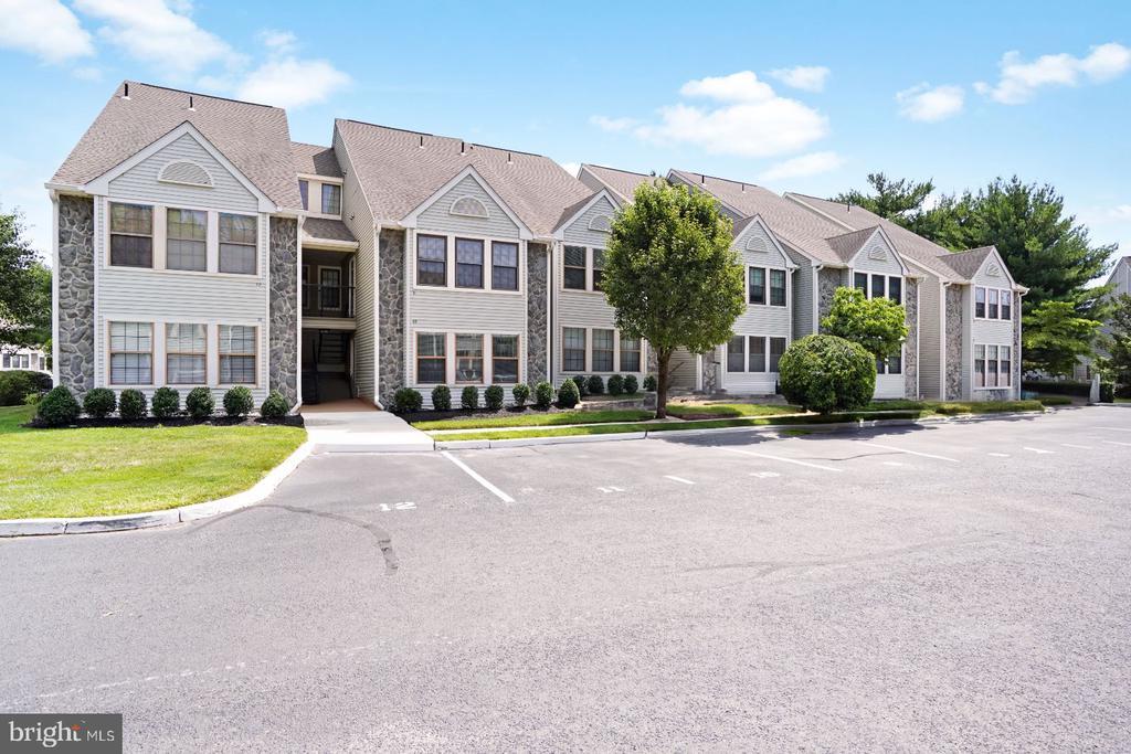 69 Bridgewater Dr in Evesham, NJ - Building Photo