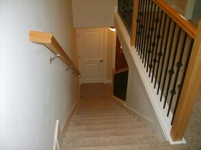 211 Silver St, Unit G in Silverton, OR - Foto de edificio - Building Photo