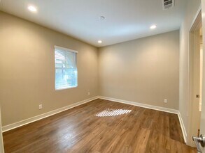 4351 Harbor Way in Oceanside, CA - Foto de edificio - Building Photo