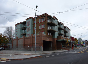 Stonehedge Apartments in Seattle, WA - Building Photo - Building Photo