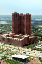 The Towers at Harbor Court in Baltimore, MD - Building Photo - Building Photo