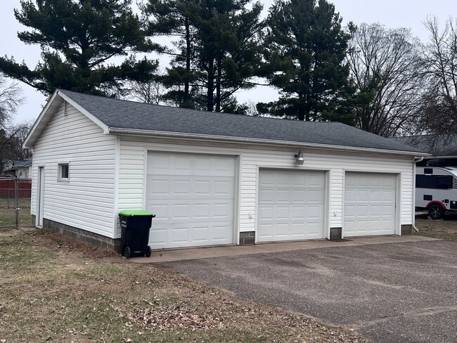 109 22nd Ave E in Menomonie, WI - Building Photo - Building Photo