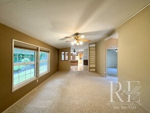 3285 NE McWilliams Rd in Bremerton, WA - Building Photo - Building Photo