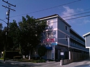 Kornblum II Apartments in Hawthorne, CA - Building Photo - Interior Photo