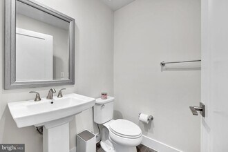 147 Prairie Ln in Alexandria, VA - Foto de edificio - Building Photo