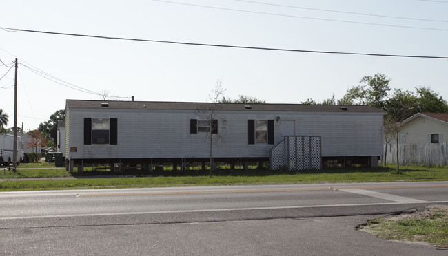 820 Andres Ln in Immokalee, FL - Foto de edificio - Building Photo