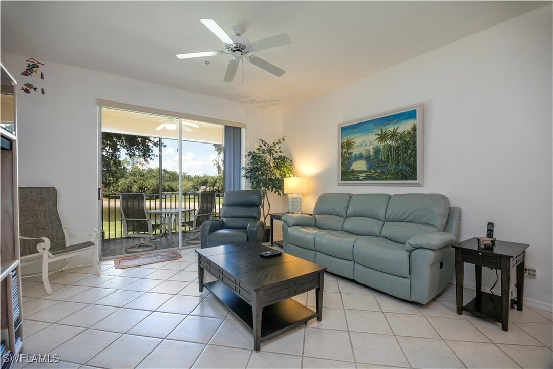 3964 Bishopwood Ct E in Naples, FL - Building Photo