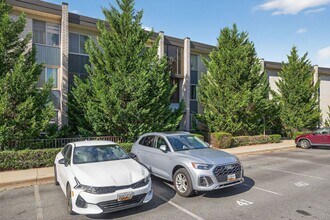 14626 Bauer Dr in Rockville, MD - Building Photo - Building Photo