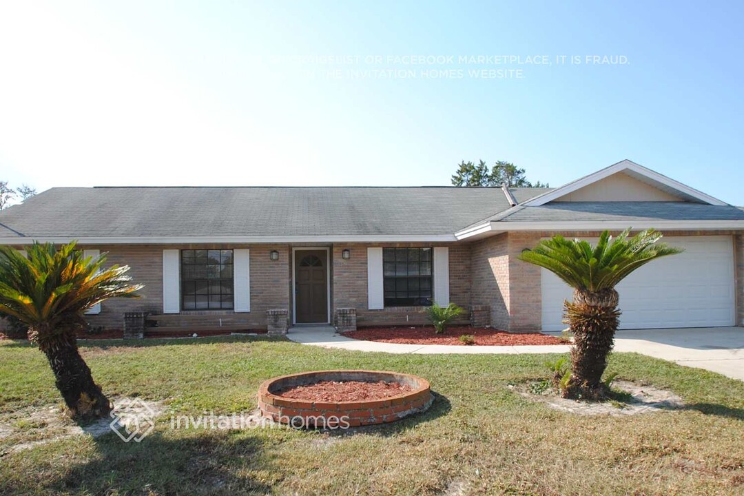 2117 E Parkton Dr in Deltona, FL - Building Photo