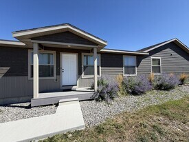 511 W Hugel St in Ennis, MT - Building Photo