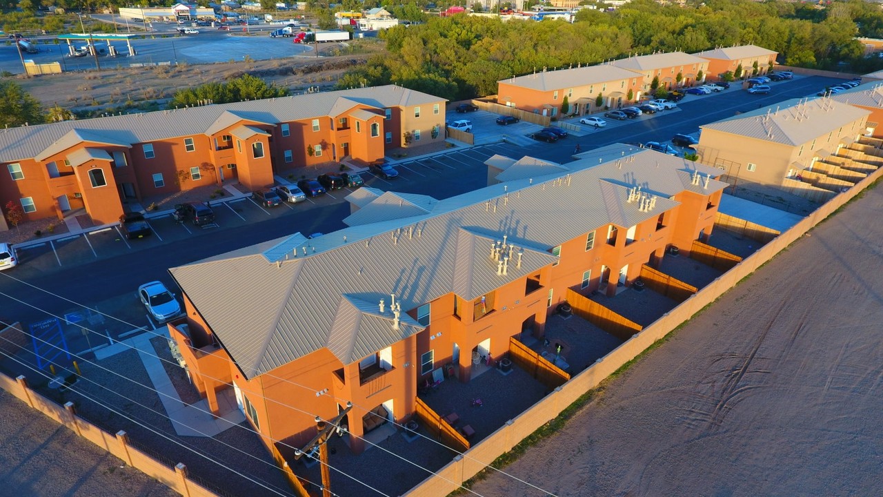 Coronado Townhomes in Bernalillo, NM - Foto de edificio