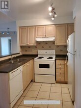 7 Lorraine Dr in Toronto, ON - Building Photo - Building Photo