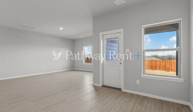 908 Birch Dr in Fort Worth, TX - Foto de edificio - Building Photo