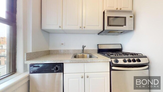 95 Christopher St in New York, NY - Foto de edificio - Building Photo