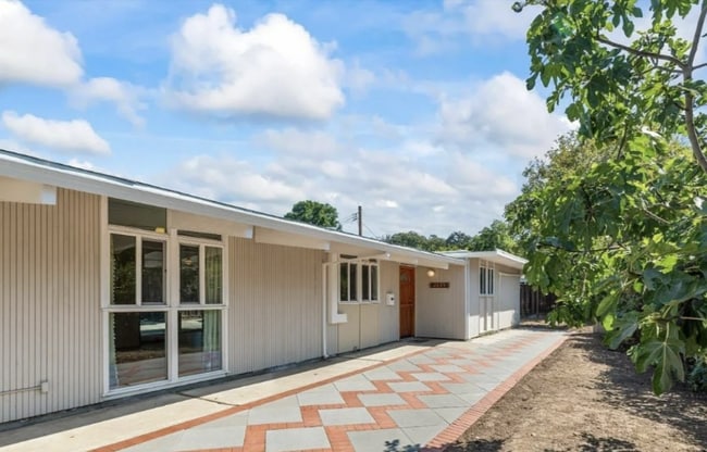 2085 Sandalwood Ct in Palo Alto, CA - Building Photo - Building Photo