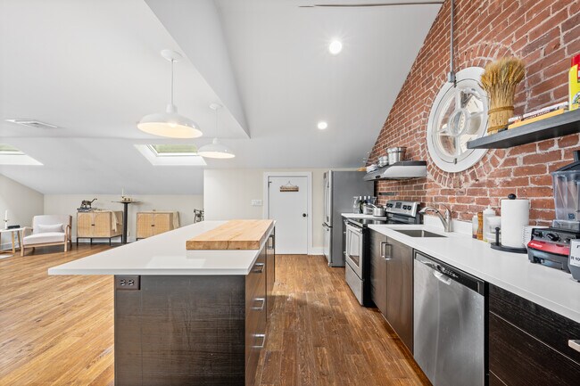 6 Main St in Chester, CT - Building Photo - Building Photo