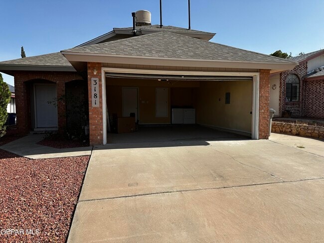 3181 Queens Garden Cir in El Paso, TX - Building Photo - Building Photo