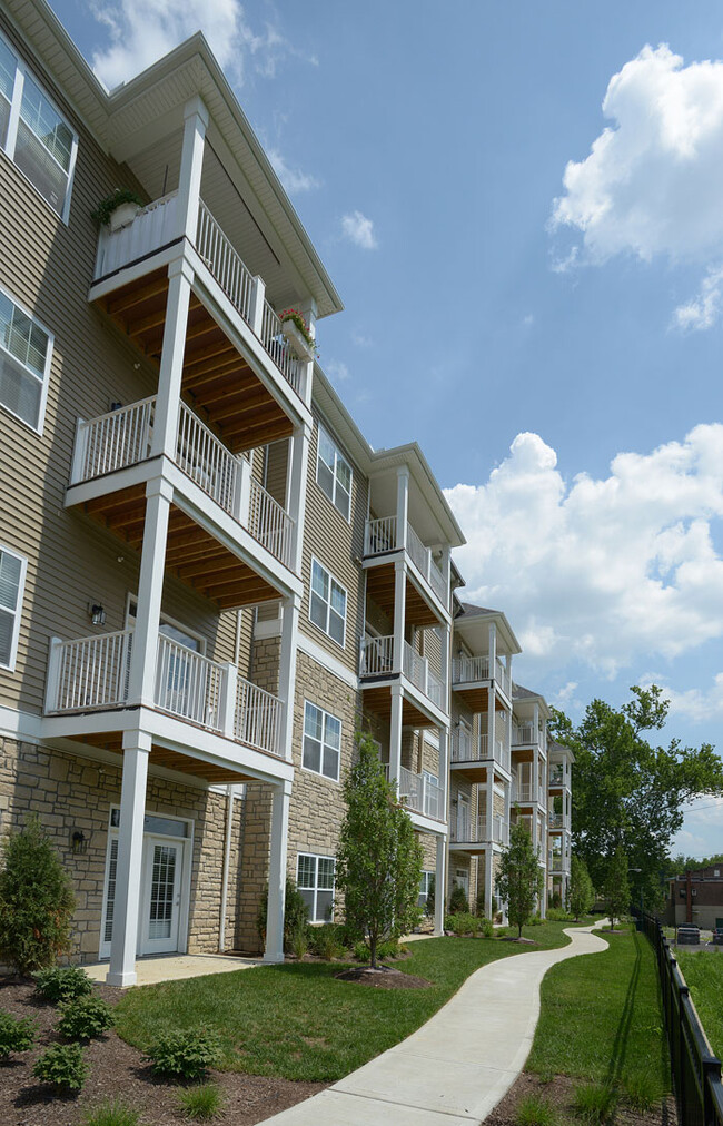 Riverwalk Flats and Rowhouses in Milford, OH - Foto de edificio - Building Photo