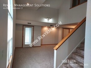 4426 SE Oakview Ct in Topeka, KS - Building Photo - Building Photo