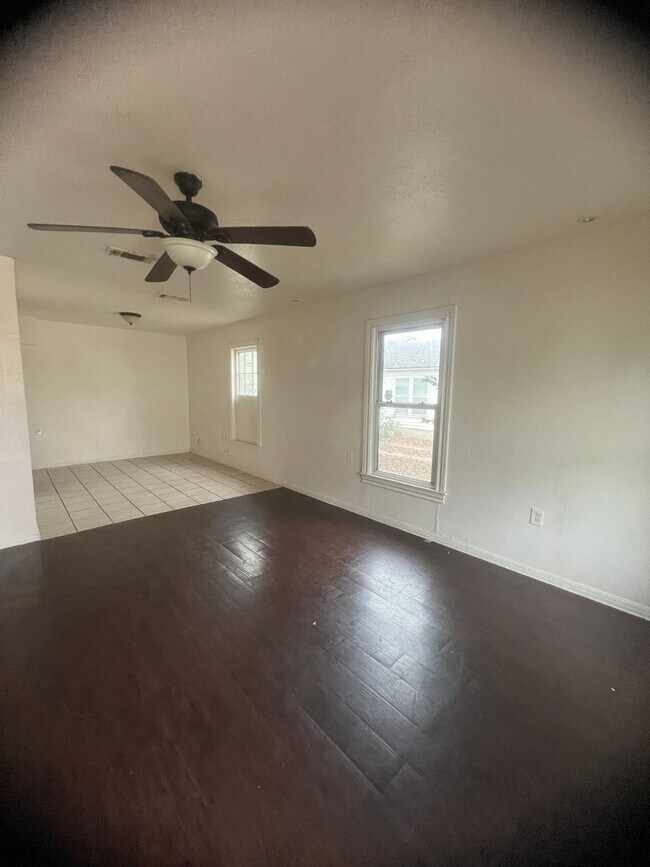 3704 N 25th St in Waco, TX - Foto de edificio - Building Photo