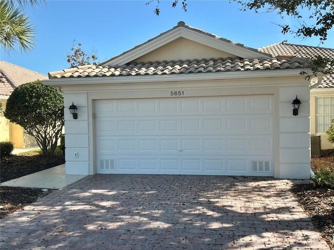 5651 Modena Pl in Sarasota, FL - Building Photo - Building Photo