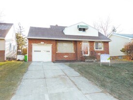 24080 Glenbrook Blvd in Euclid, OH - Building Photo