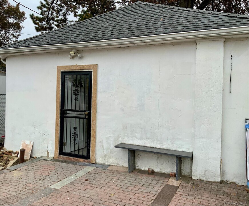 76 Garden City Ave in Wyandanch, NY - Building Photo