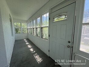 675 NE Lowry Ave in Minneapolis, MN - Building Photo - Building Photo