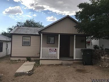 property at 607 N 3rd St