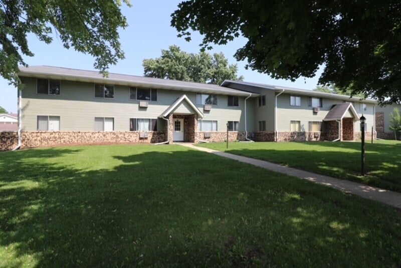 English Meadows Apartments in Fond du Lac, WI - Foto de edificio