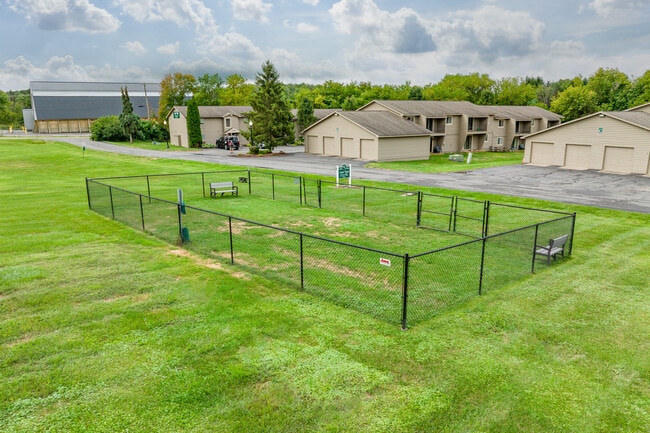 Apple Ridge Apartment Homes in La Fayette, NY - Foto de edificio - Building Photo