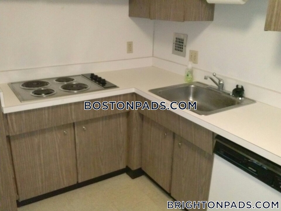 125 Chiswick Rd in Boston, MA - Building Photo