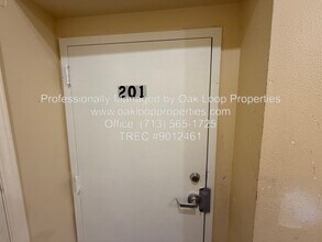 2724 Crossview Dr in Houston, TX - Building Photo - Building Photo