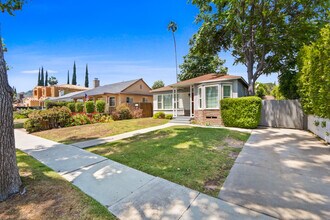 5107 Enfield Ave in Encino, CA - Building Photo - Building Photo