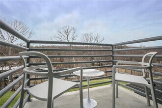 250 Central Park Ave in Hartsdale, NY - Building Photo - Building Photo