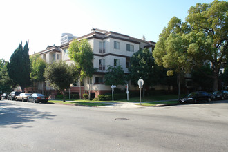 401 N Kenwood St in Glendale, CA - Building Photo - Building Photo