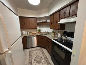 135 Pleasant St, Unit 207 in Brookline, MA - Building Photo - Building Photo